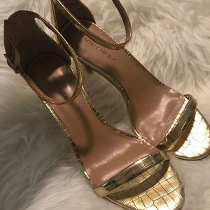 Slightly used gold banana republic strappy heel 7